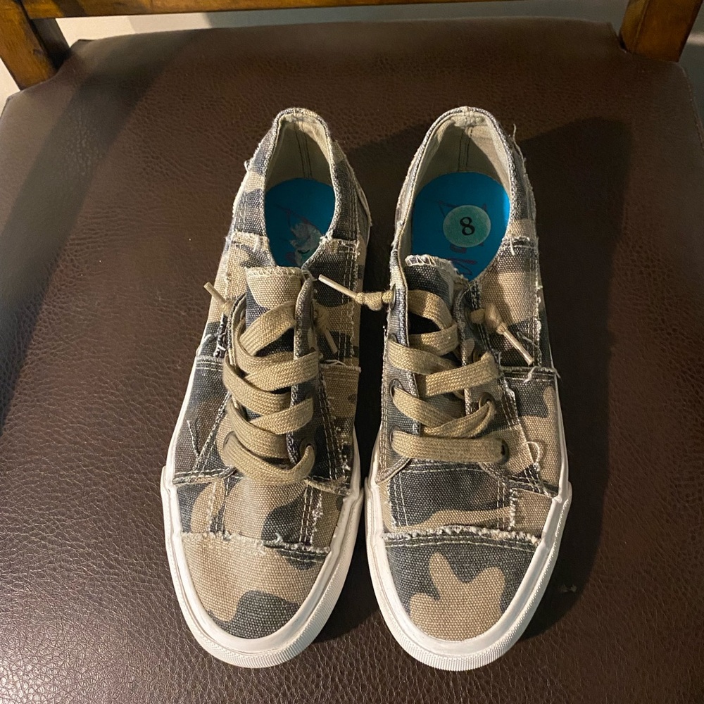 Blowfish Green and White Sneakers Low-Top Casual